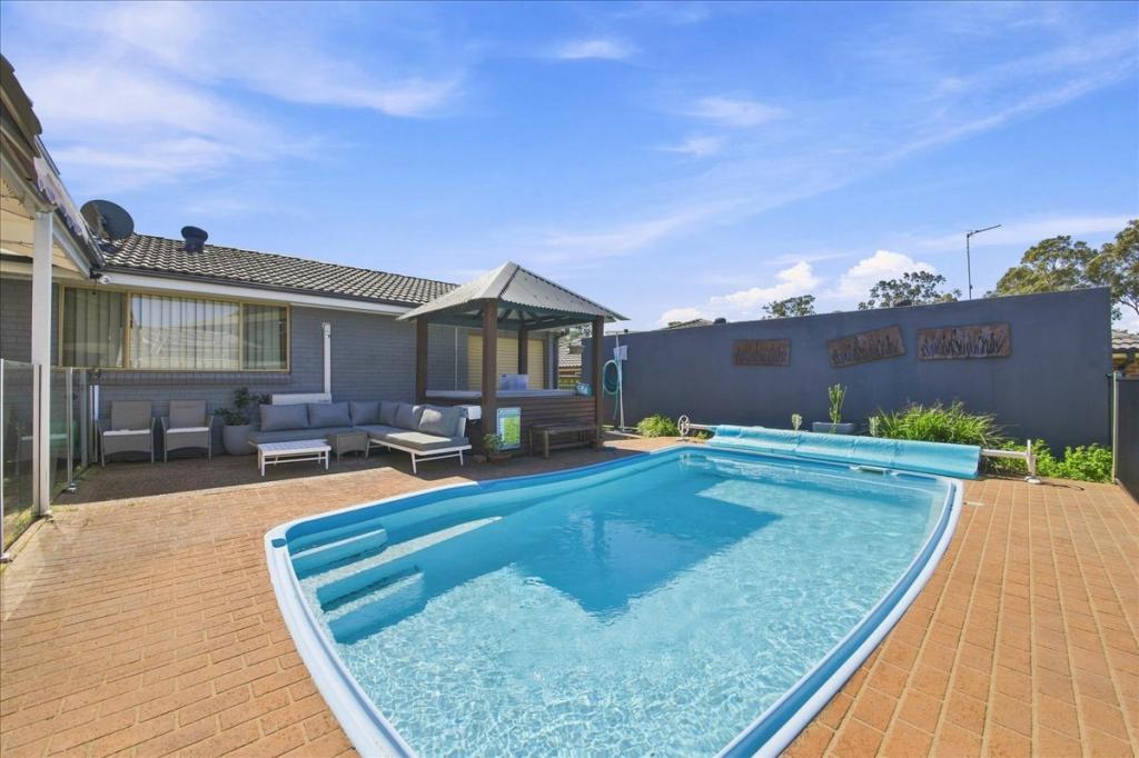 11 William St, The Oaks, NSW 2570
