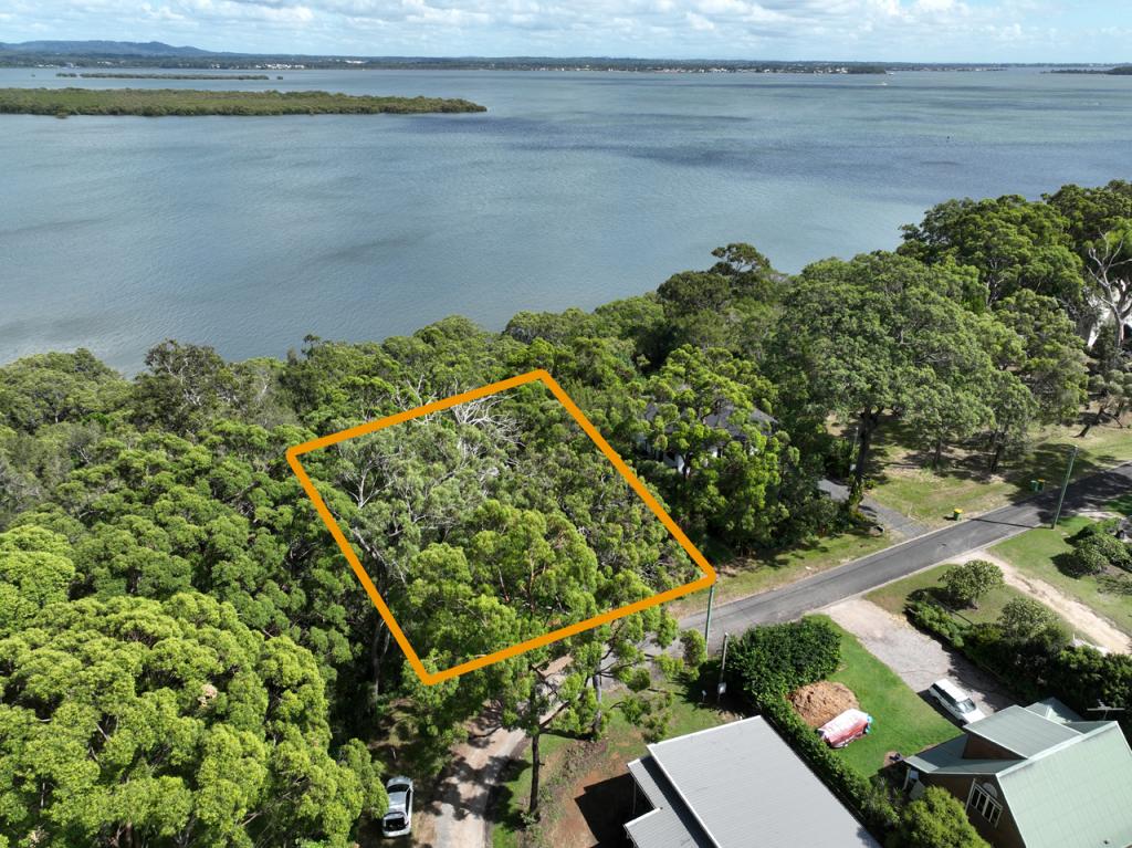 1-3 Coast Rd, Macleay Island, QLD 4184