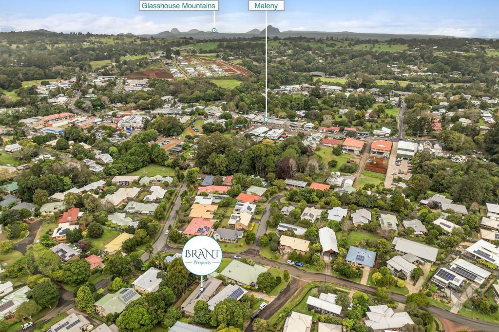 2/11 Sunnyside Ct, Maleny, QLD 4552