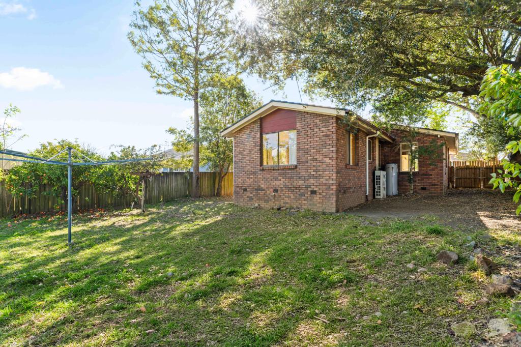 11 Sampson Cres, Bomaderry, NSW 2541