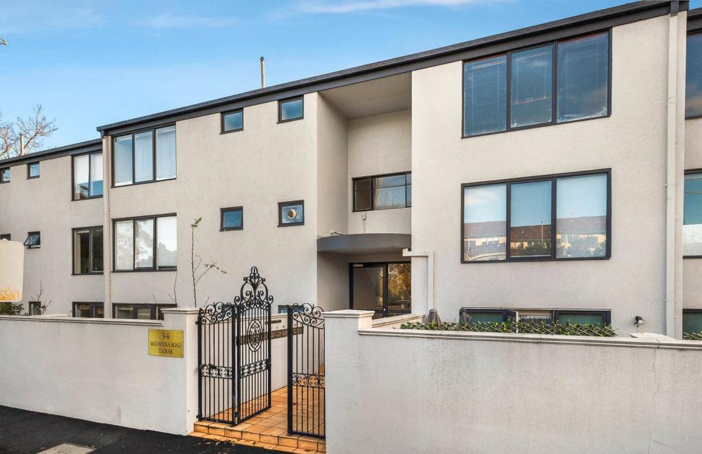 8/34 Mathoura Rd, Toorak, VIC 3142