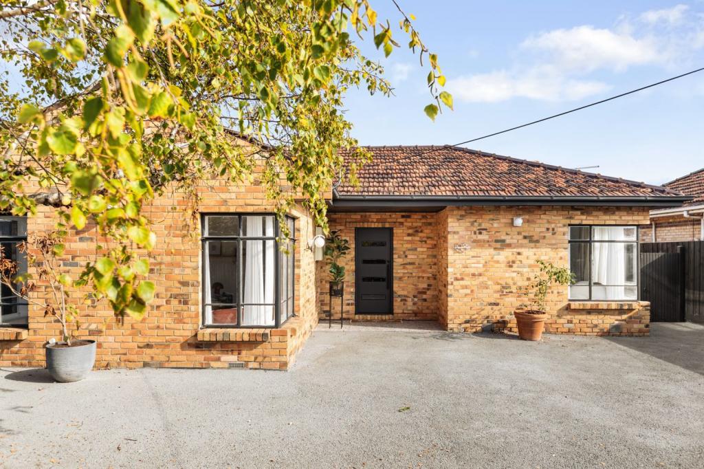 93 WARRIGAL RD, MENTONE, VIC 3194