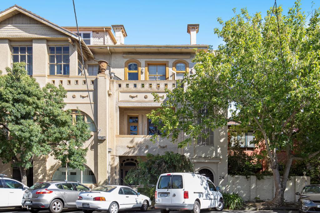 2/26 ROBE ST, ST KILDA, VIC 3182