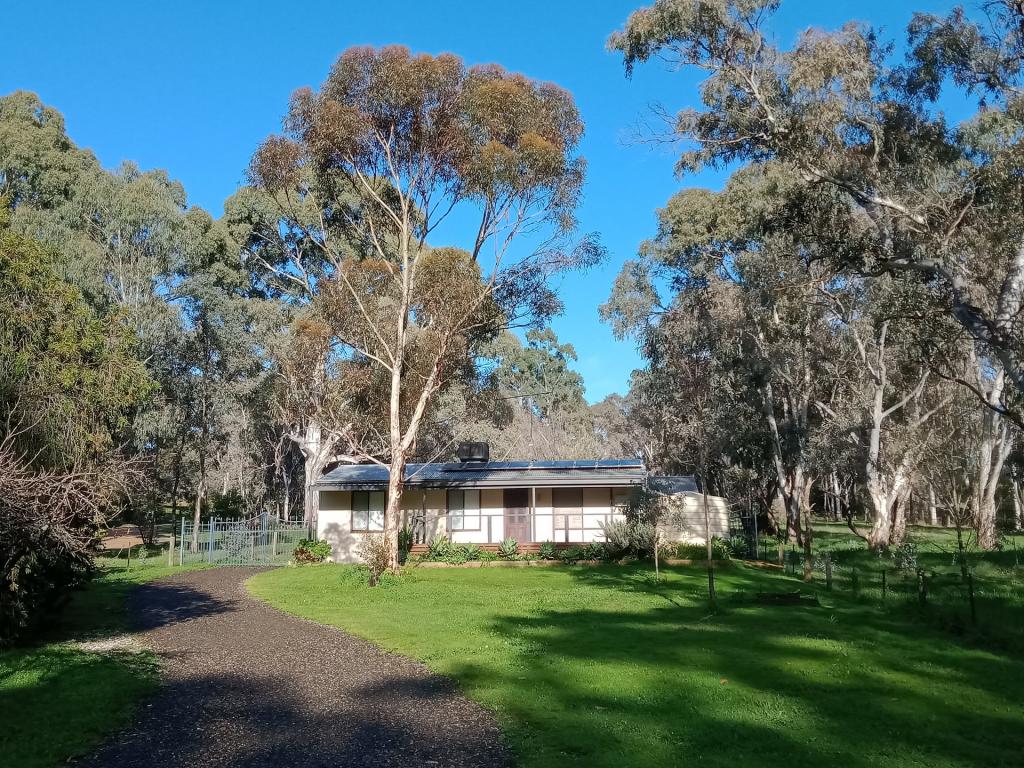 301 Yettie Rd, Williamstown, SA 5351