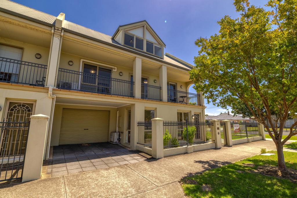 35 DESAILLY ST, SALE, VIC 3850