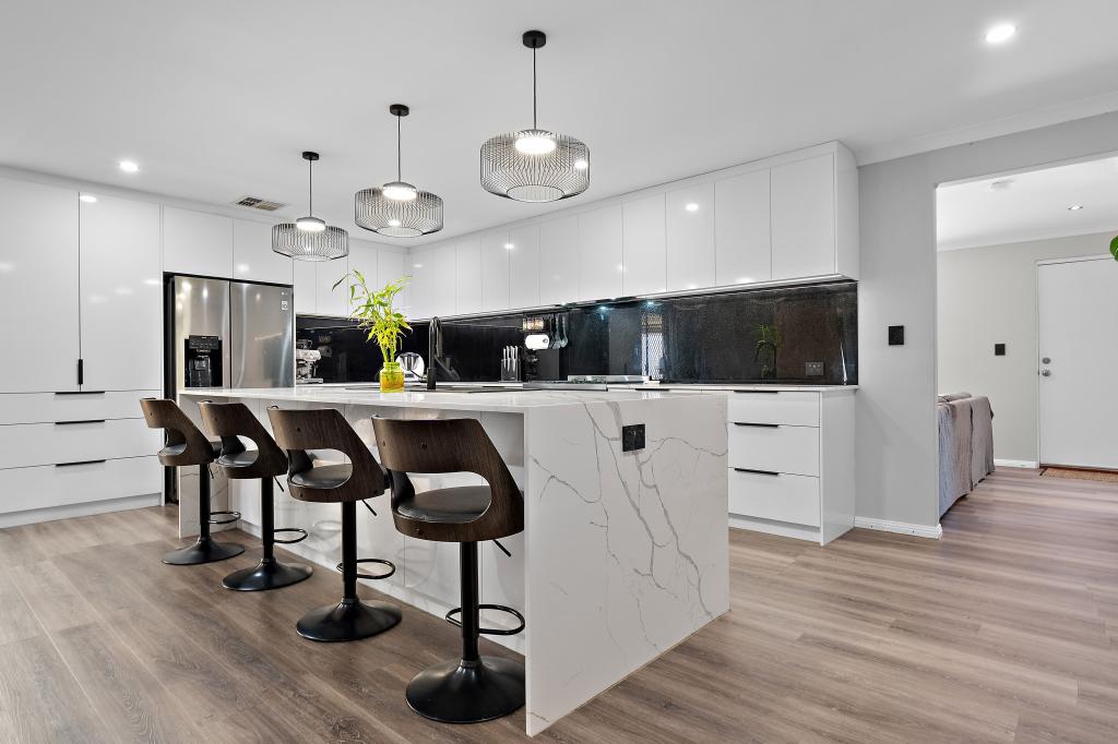 7 Pentland Cres, Dudley Park, WA 6210