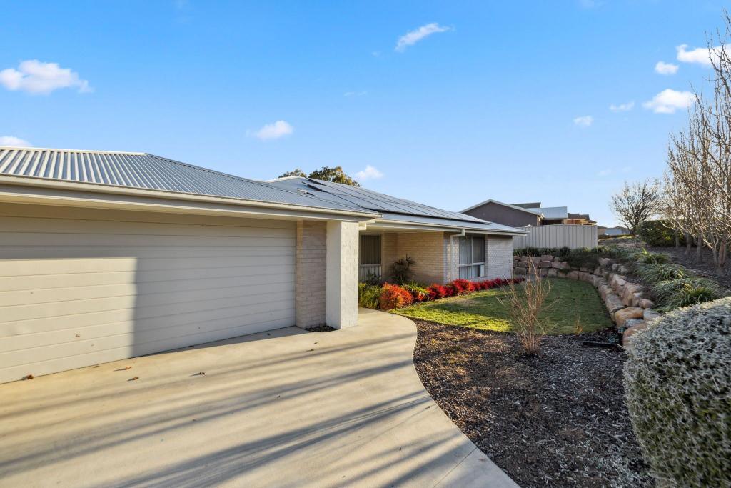 14 Discovery Dr, Yass, NSW 2582