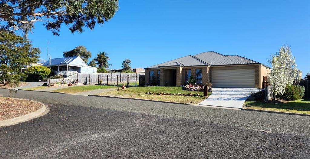 16 Village Fair Dr, Newlands Arm, VIC 3875