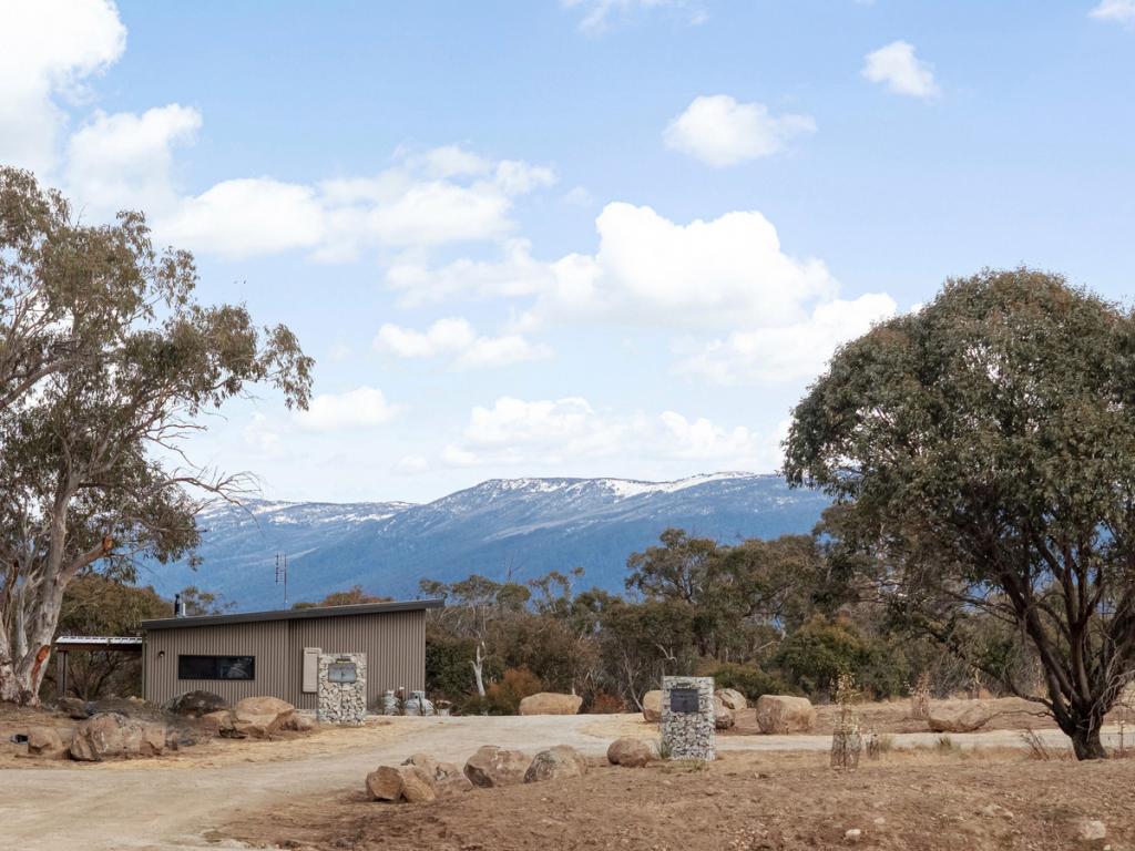 51 Eucumbene Rd, East Jindabyne, NSW 2627