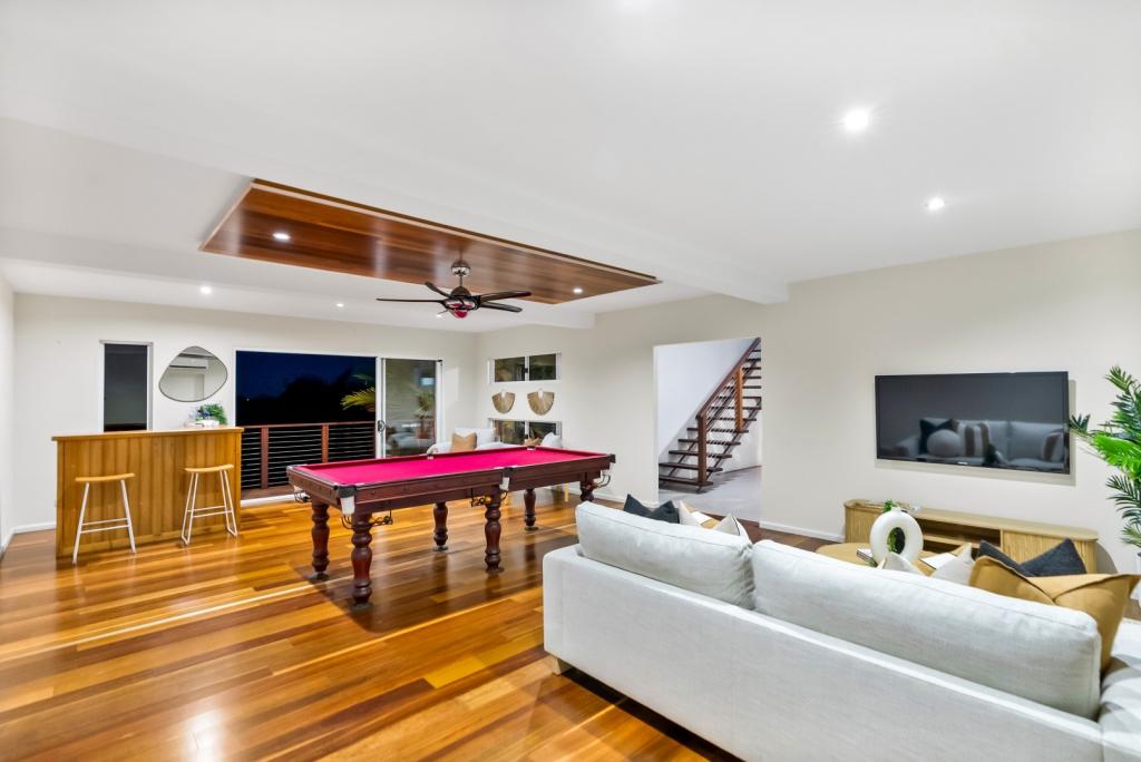 15 MINERVA AVE, MOOROOBOOL, QLD 4870