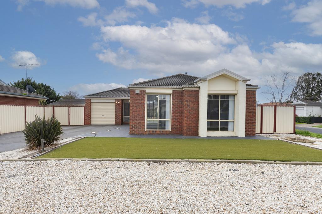 2 Sunrise Dr, Hillside, VIC 3037