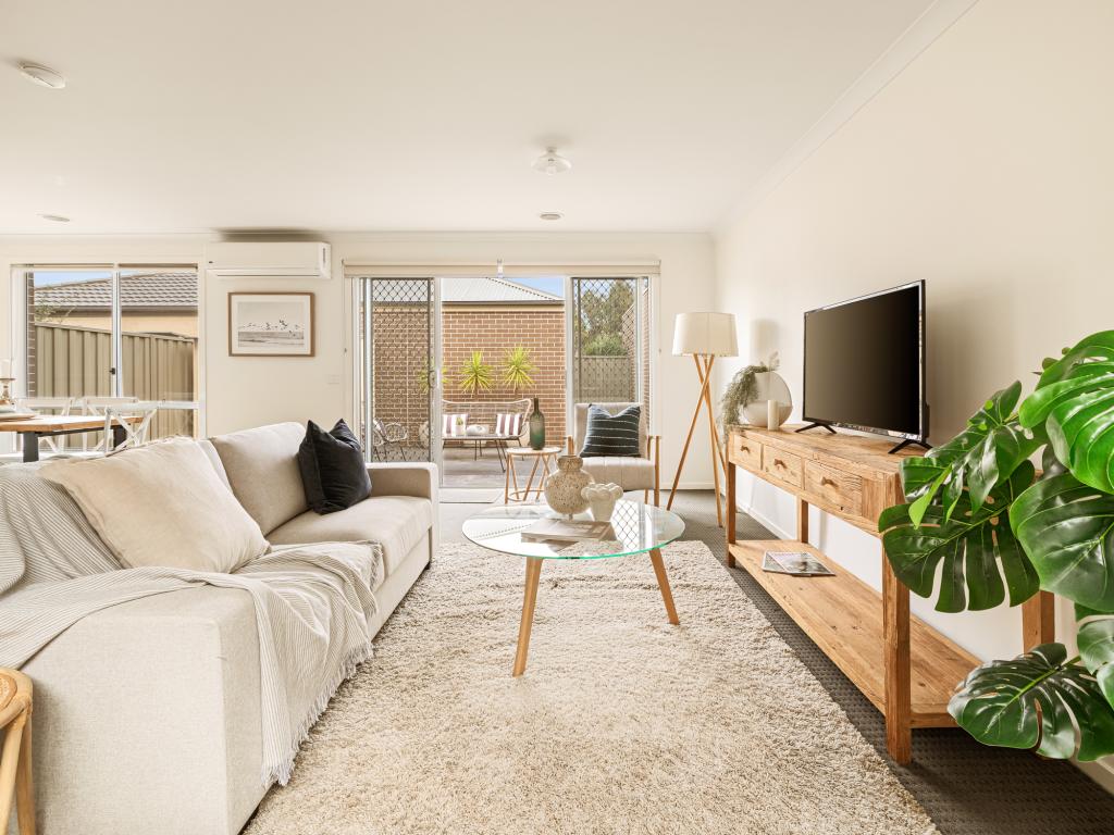 13 Renlik Cct, Cranbourne North, VIC 3977
