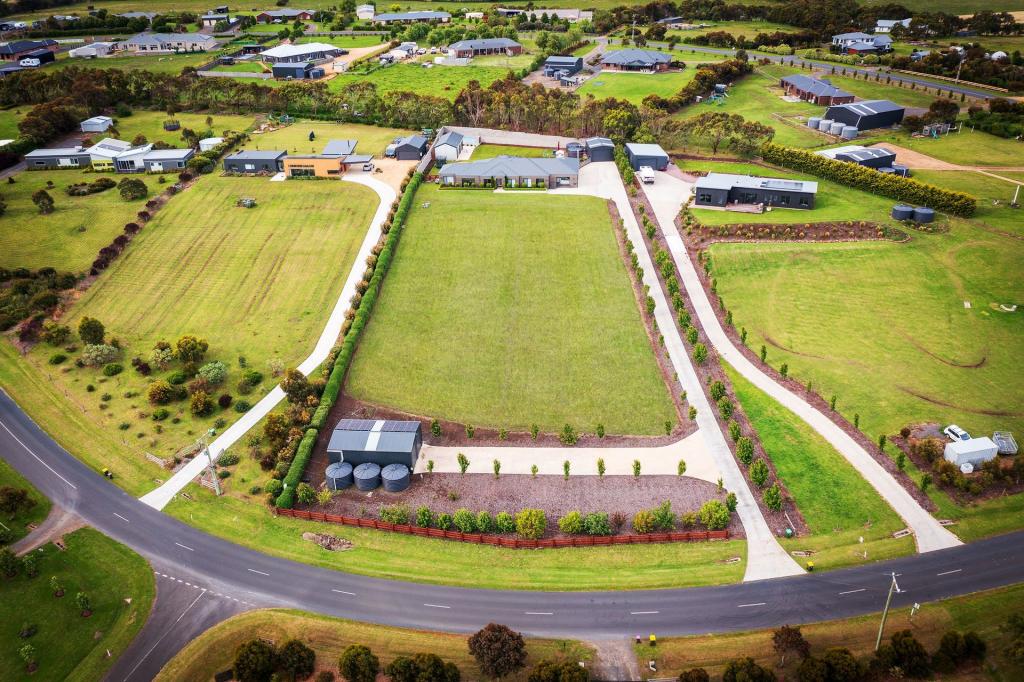 9 Cilmery Cres, Woodford, VIC 3281