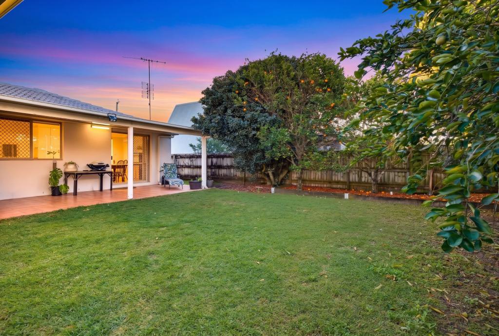 63 Lapoinya Cres, Warana, QLD 4575