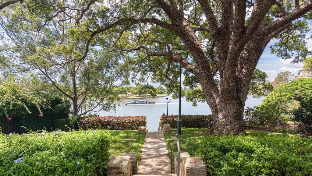 4/30 BRISBANE ST, TOOWONG, QLD 4066