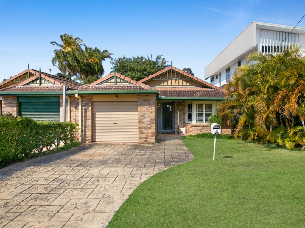 37 ERNEST ST, LABRADOR, QLD 4215