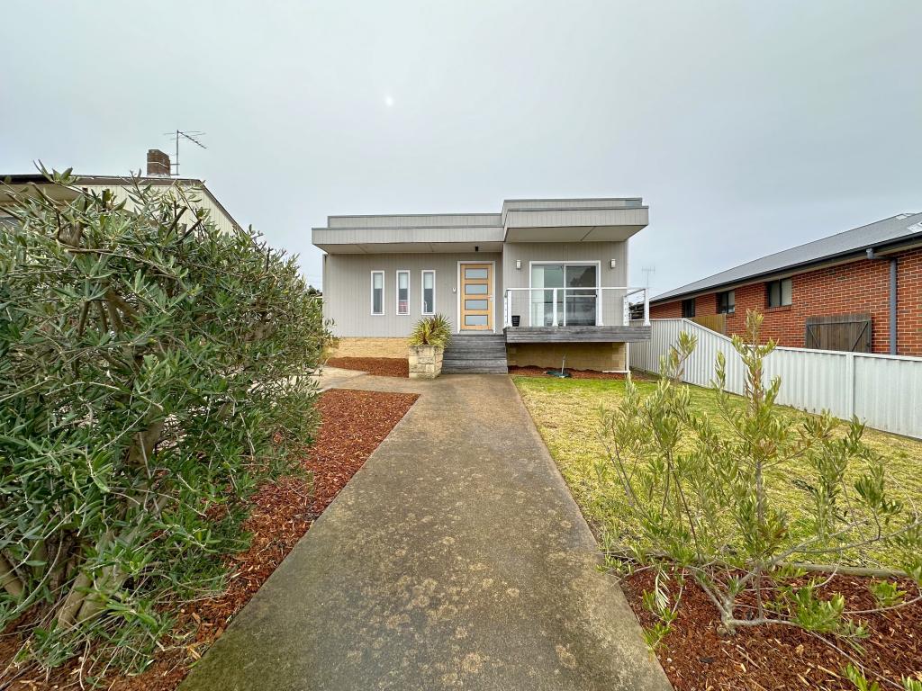 89 WILLIAM ST, YOUNG, NSW 2594