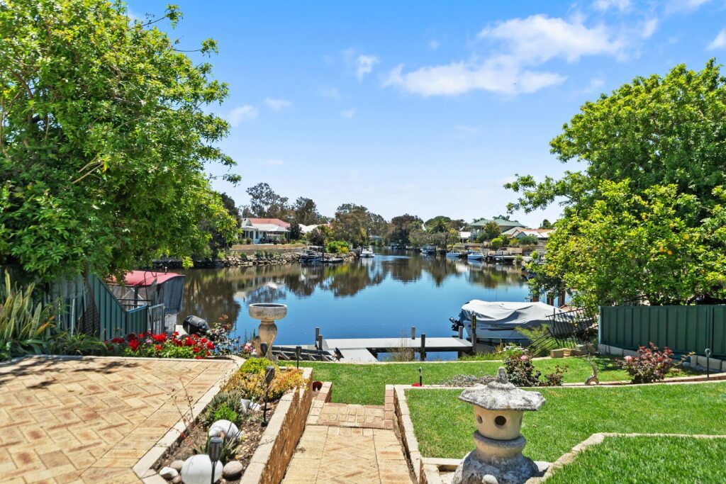 66 South Yunderup Rd, South Yunderup, WA 6208