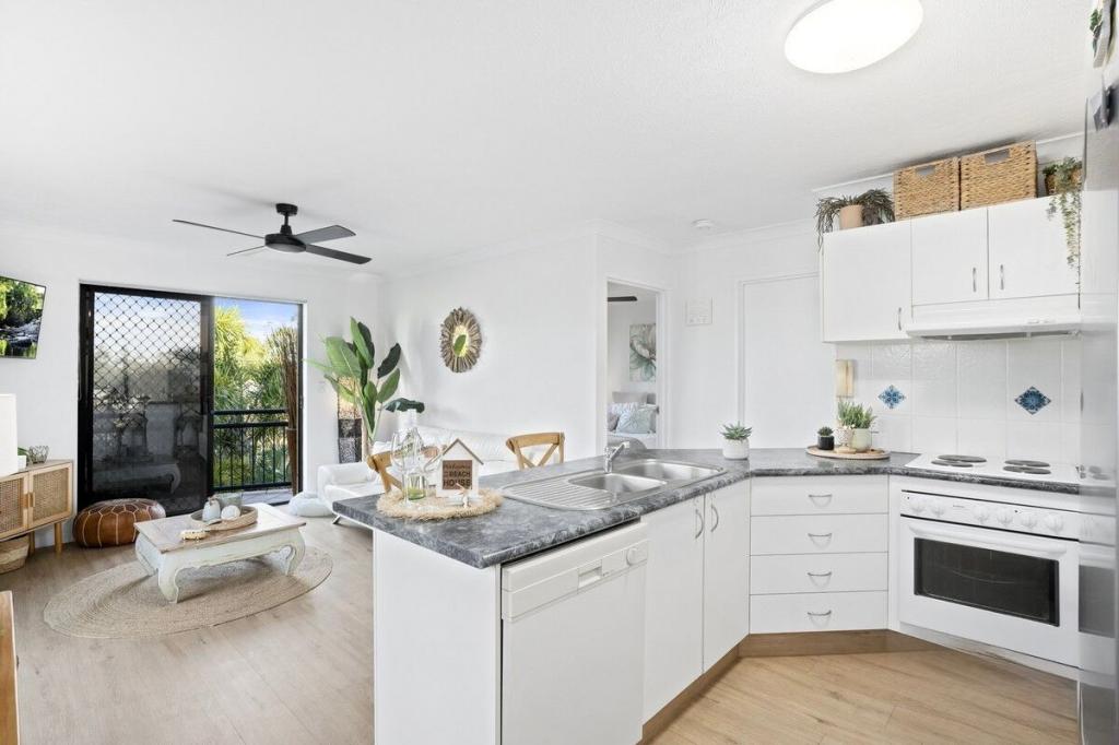 27/10-12 Bath St, Labrador, QLD 4215