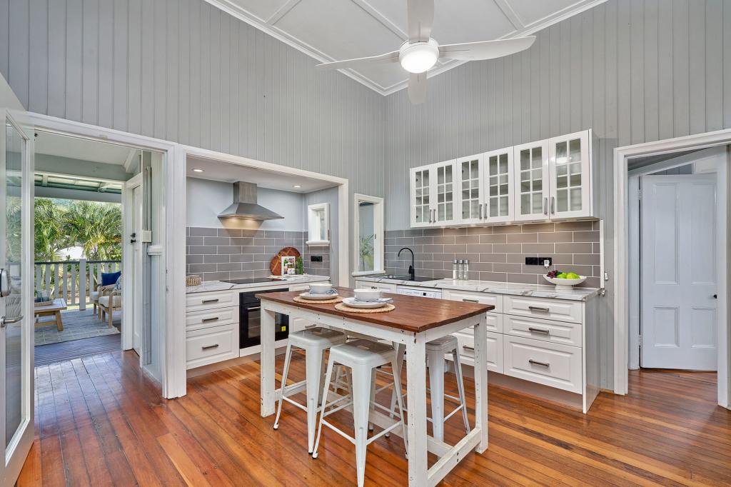81 Hayward St, Mooroobool, QLD 4870