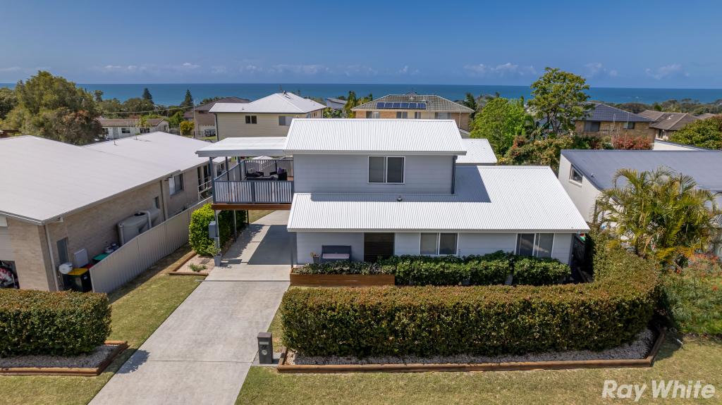 22 SEAVIEW ST, DIAMOND BEACH, NSW 2430