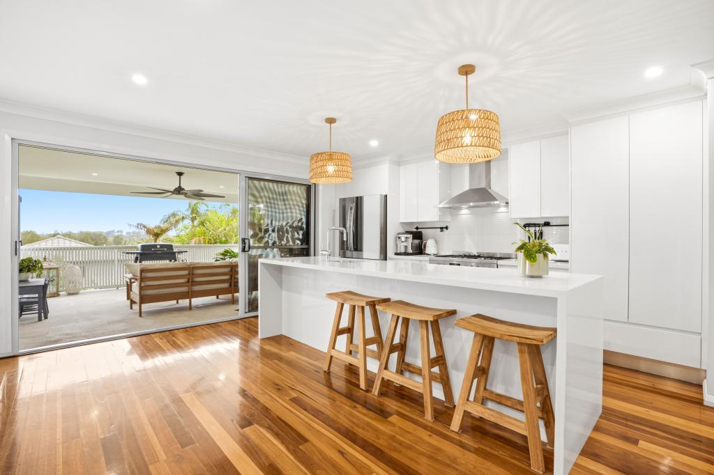 43 Valley View Rd, Bateau Bay, NSW 2261