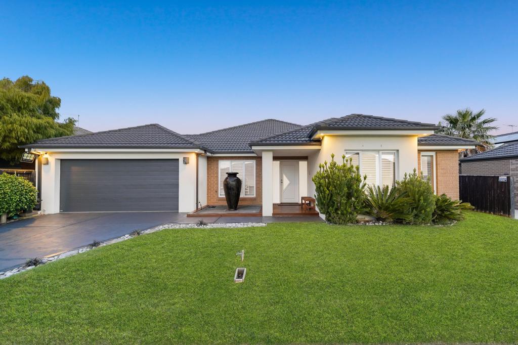 12 HONEY CT, BERWICK, VIC 3806