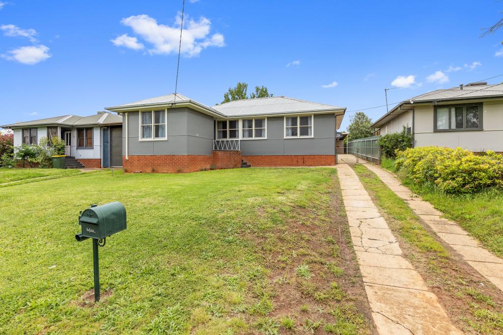 31 Gilmore Ave, Mount Austin, NSW 2650