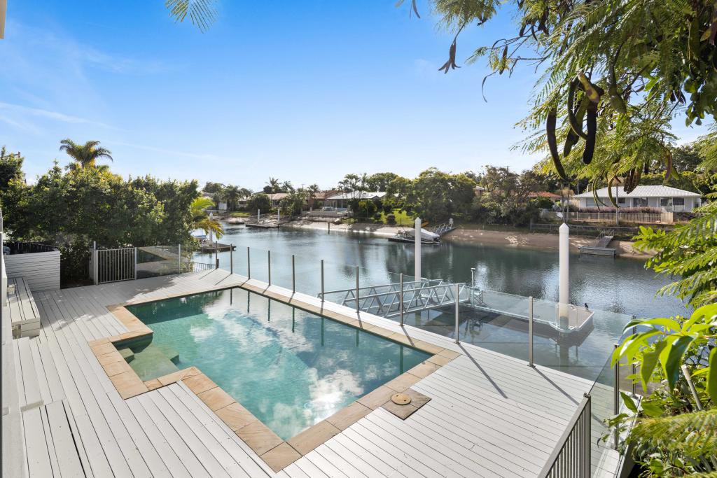 15 Bombala St, Broadbeach Waters, QLD 4218