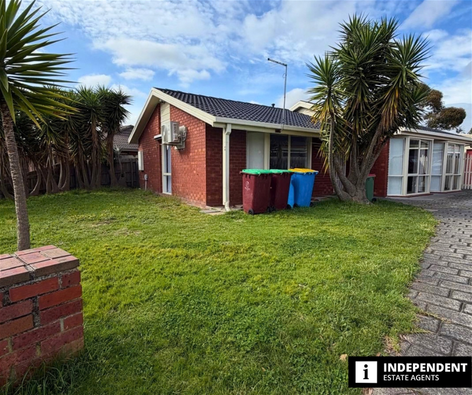 40 Gipps Cres, Cranbourne North, VIC 3977