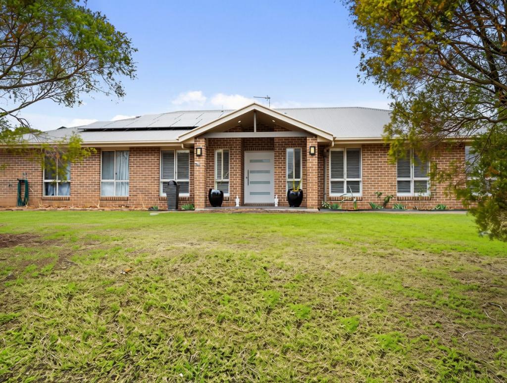 24 Mocatta St, Goombungee, QLD 4354