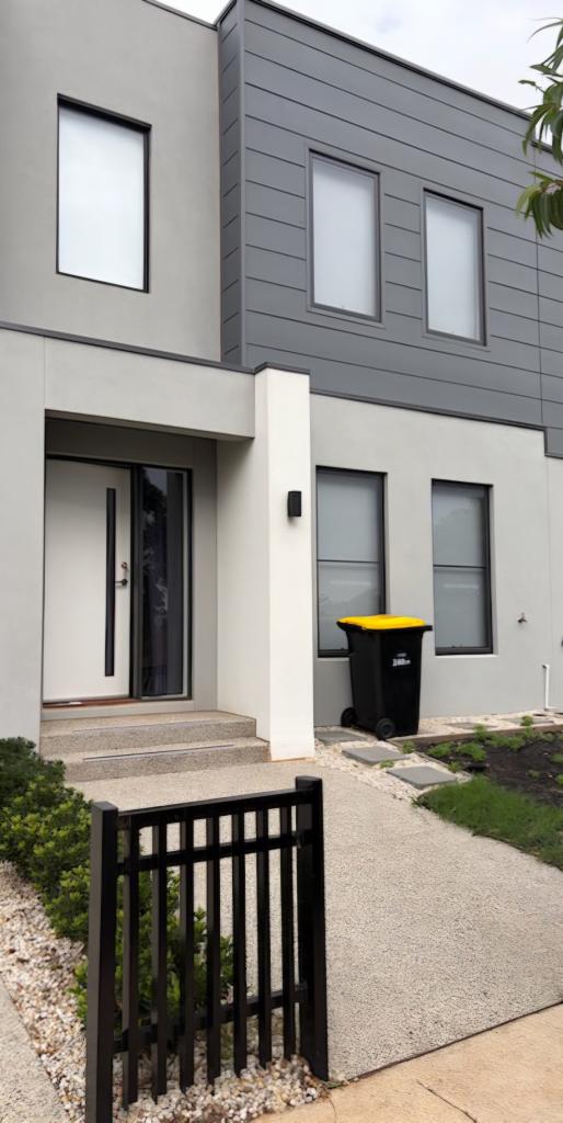 16 ARKLAY RD, THORNHILL PARK, VIC 3335
