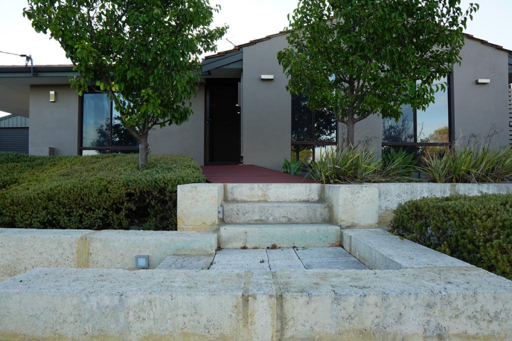 4 Fantome Rd, Craigie, WA 6025