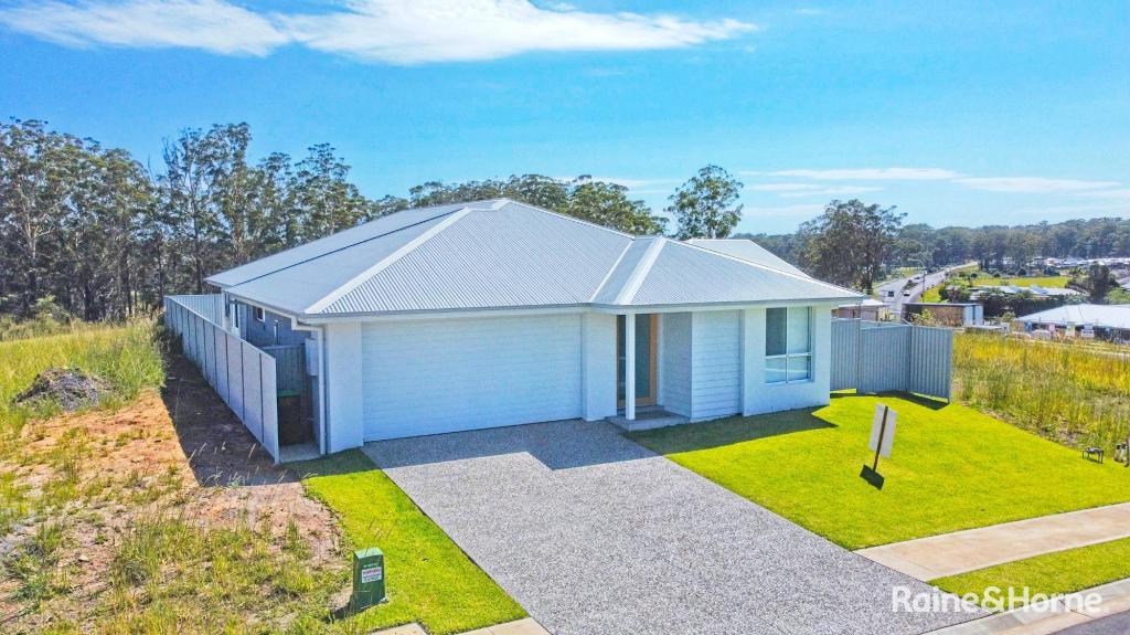 6 Grandiose Cl, Thrumster, NSW 2444