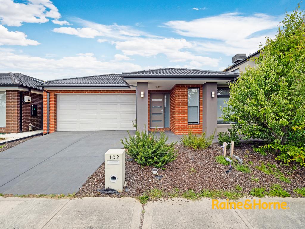 102 DODSON RD, OFFICER, VIC 3809