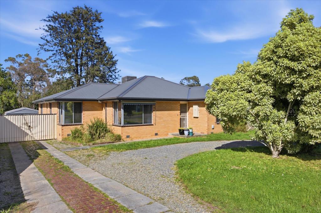 5 Balcombe Ave, Mooroolbark, VIC 3138
