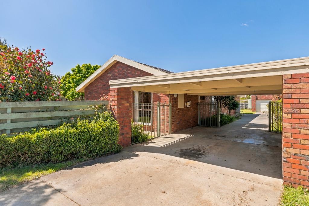 4 FRANCES CT, SALE, VIC 3850