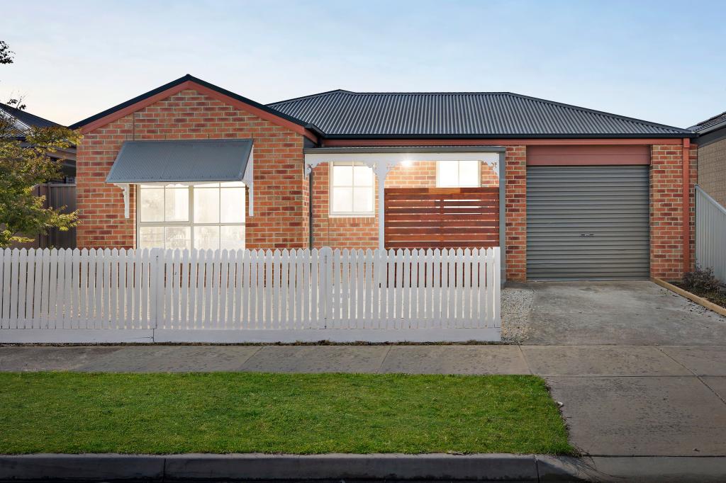 15 Oscar Dr, Sebastopol, VIC 3356