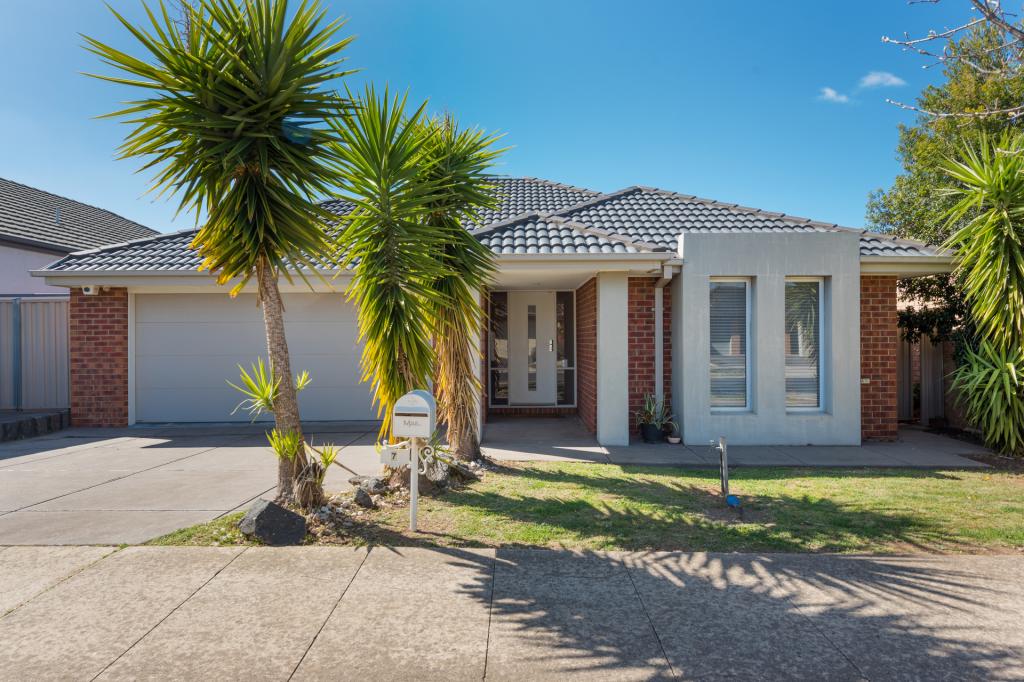 7 OAKVIEW PDE, CAROLINE SPRINGS, VIC 3023