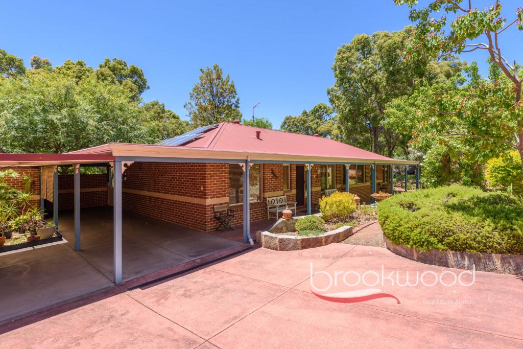 9 Clipson Cres, Mundaring, WA 6073