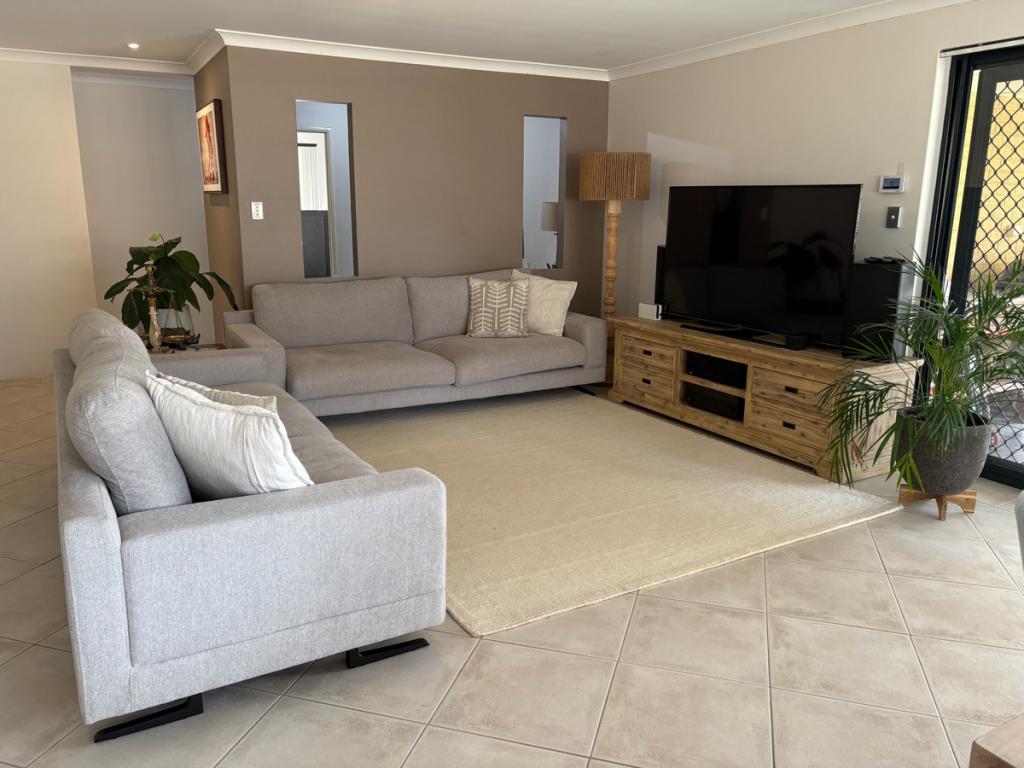 101 Aurora Dr, Atwell, WA 6164