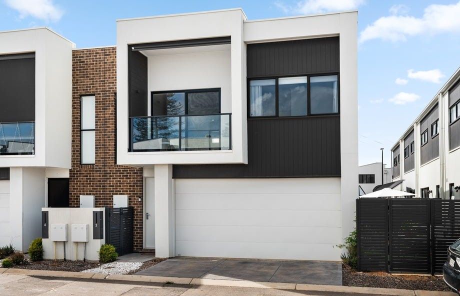 2 Grandstand Cct, St Clair, SA 5011
