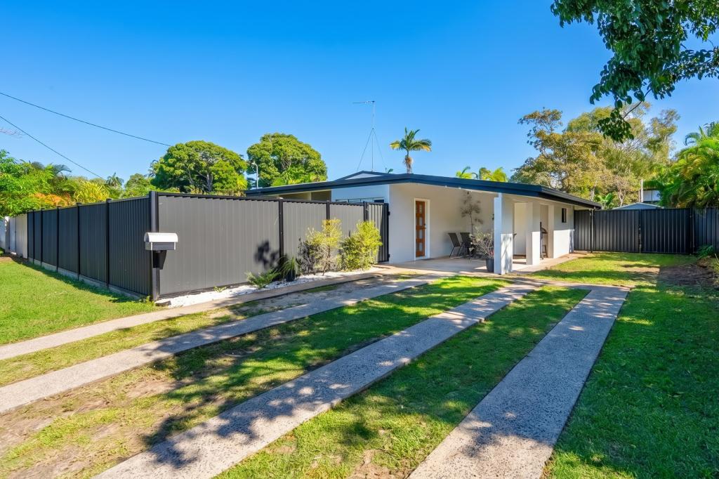 27 Bamboo St, Holloways Beach, QLD 4878
