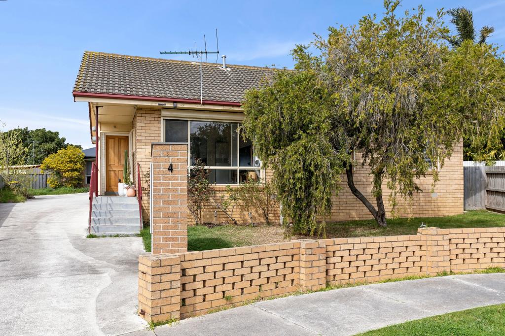 1/4 Cooma Ct, North Geelong, VIC 3215