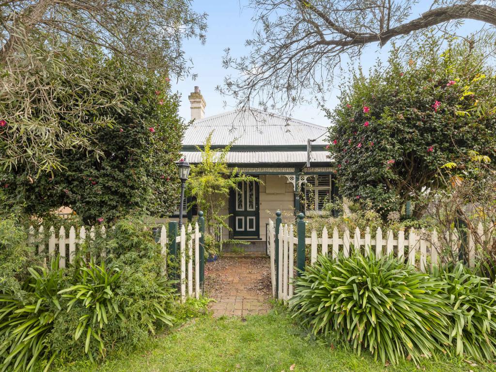 20 Campbell St, Picton, NSW 2571