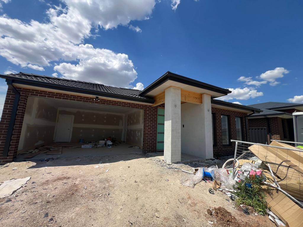 27 Gramercy Pl, Strathtulloh, VIC 3338
