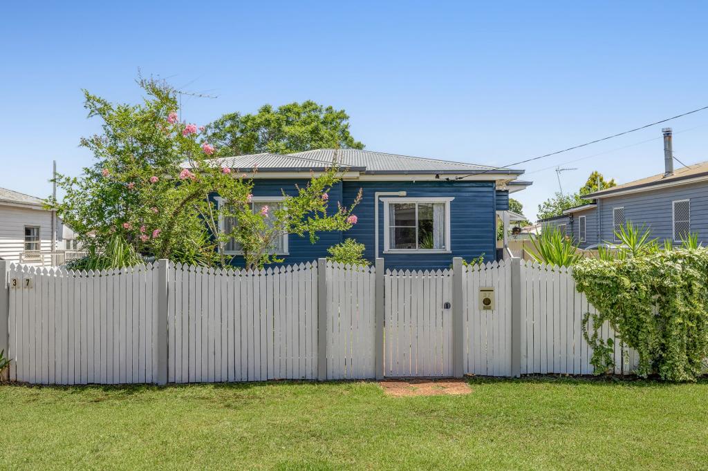 37 Henderson St, Newtown, QLD 4350