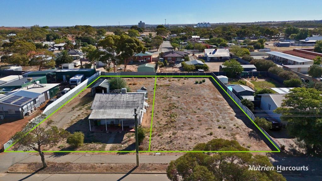 22 & 24 Cummings St, Merredin, WA 6415