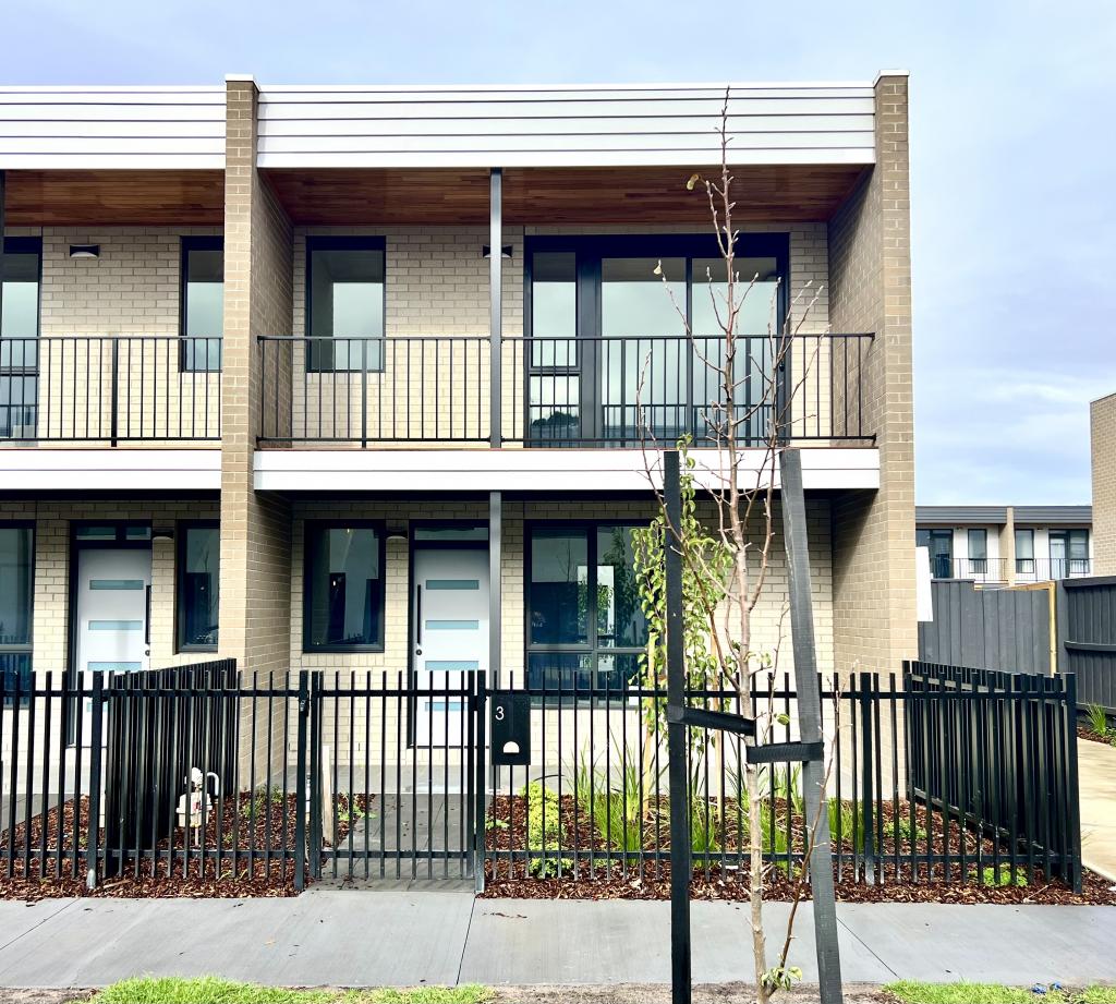 3 Dorman Cl, Sunshine North, VIC 3020
