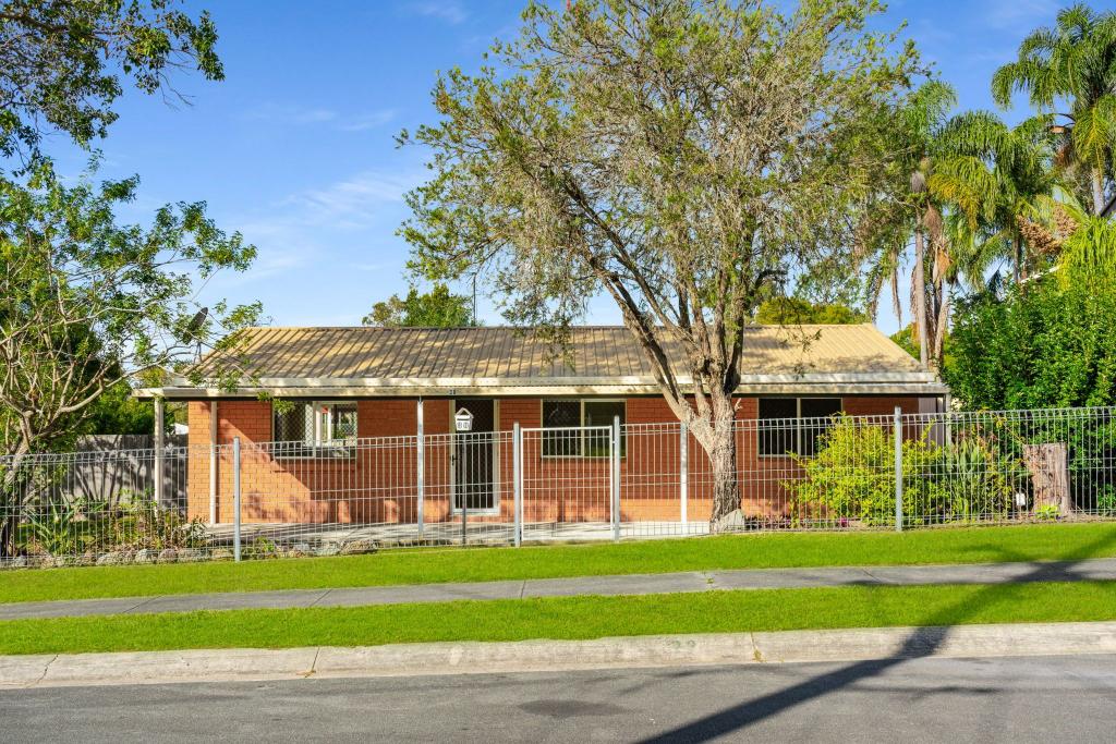 30 Limerick Dr, Crestmead, QLD 4132
